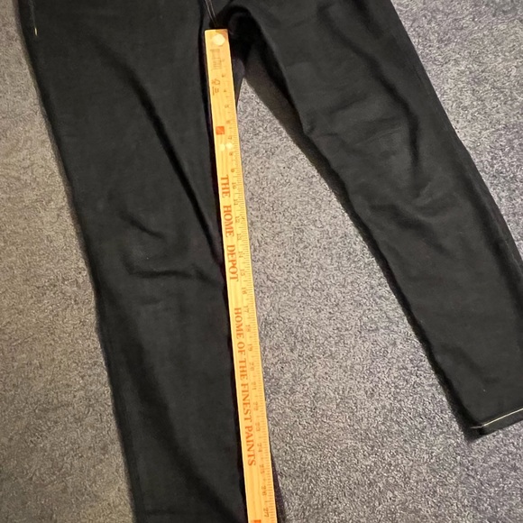 Like new  2 pairs of juniors 19 short Arizona Jean great condition - Picture 4 of 8